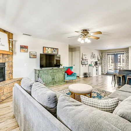 High-Country Home With Gorgeous Views 1 Mi To Nau!